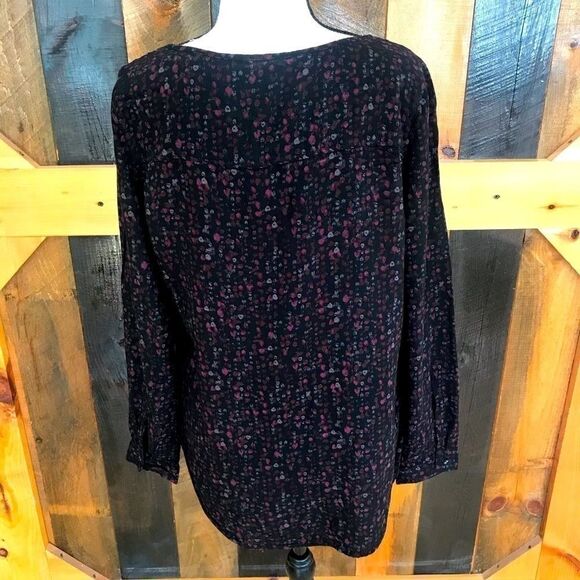 Eddie Bauer loose fit v neck top, size M - Picture 5 of 5